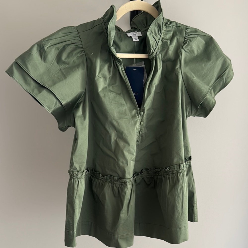 Crown & Ivy Green Short Sleeve Blouse